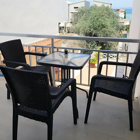 Apartman Yialos *